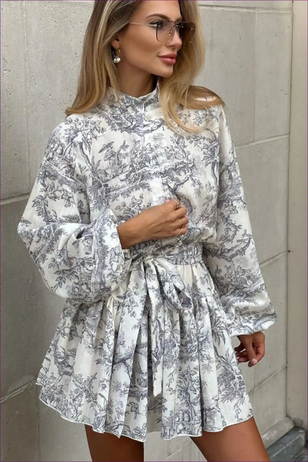 Chic Floral Print Mini Dress - Effortless Elegance