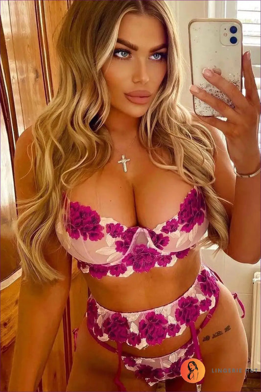 Lingerie Set with Rose Embroidery - Blooming Elegance - Bra - Hut - Boudoir • Cutout • Floral • Garter