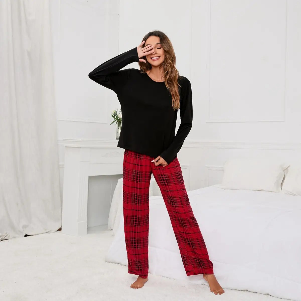 Solid-colour Round-neck Pyjama Set - Lounge in Plaid Elegance