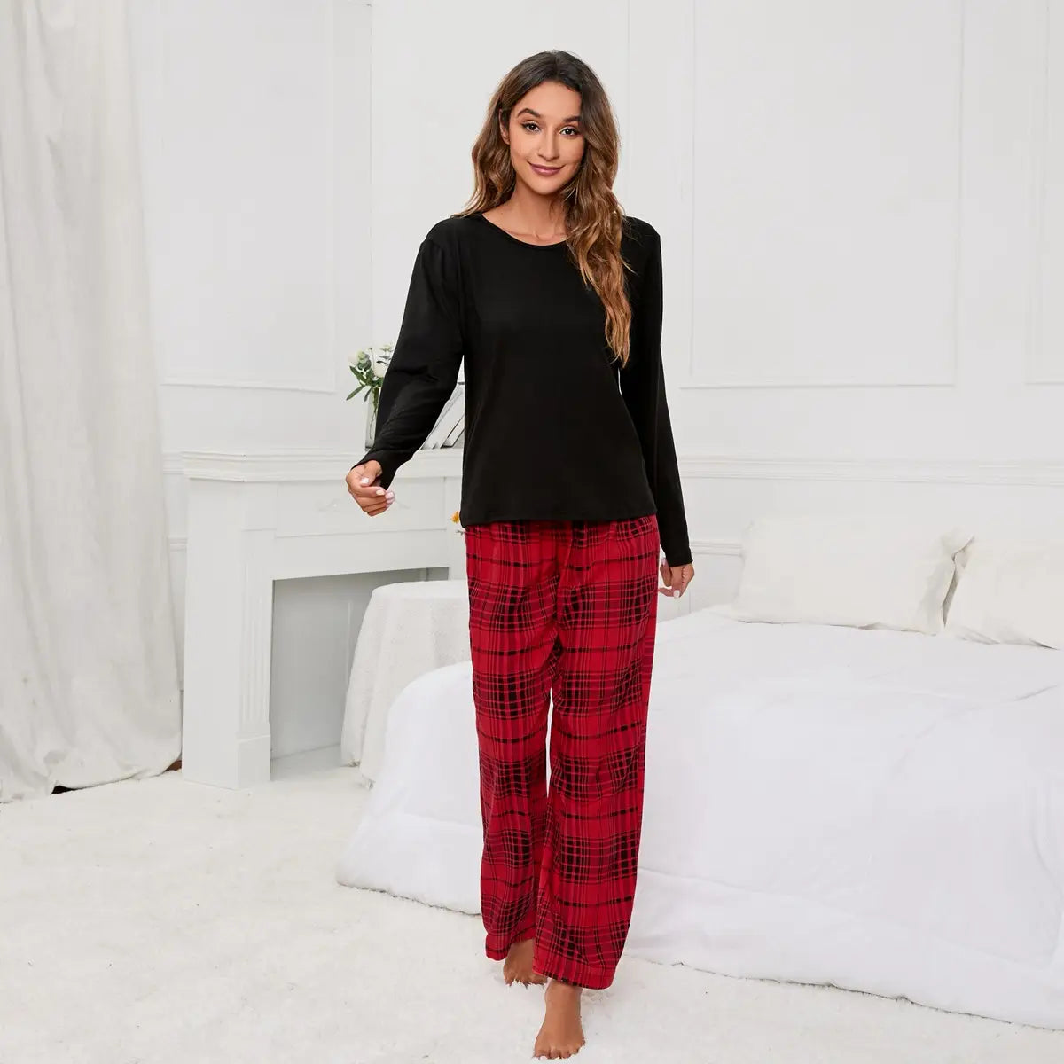 Solid-colour Round-neck Pyjama Set - Lounge in Plaid Elegance