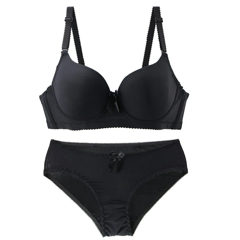 Smooth Moulded Bra and Brief Set with Scalloped Trim