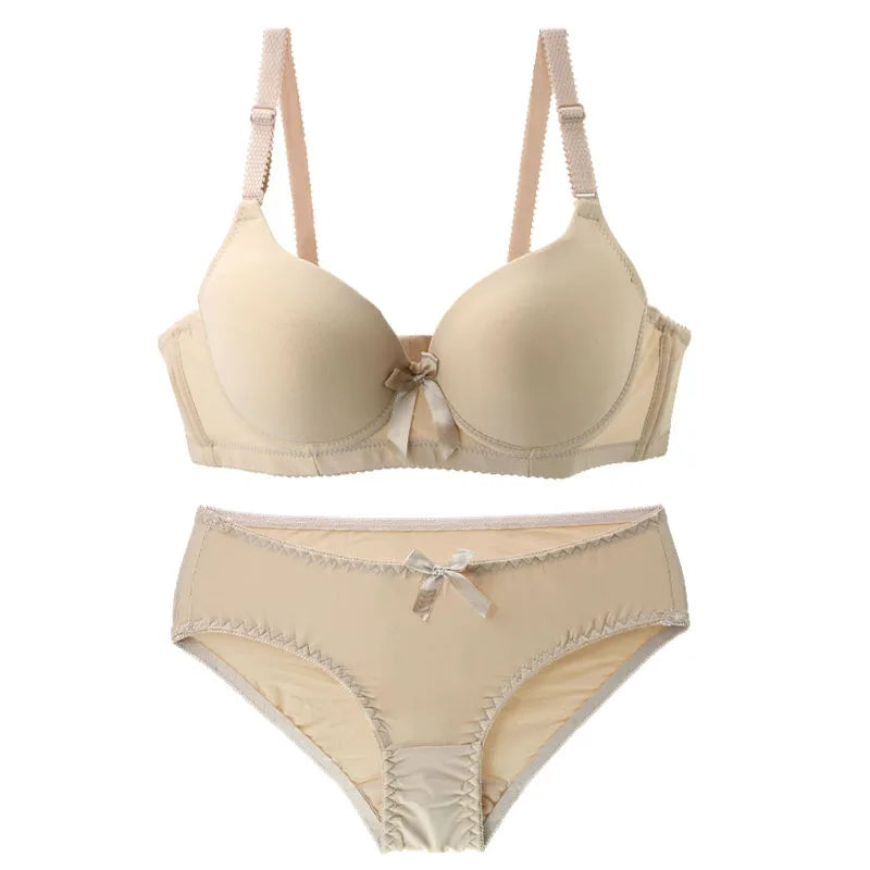 Smooth Moulded Bra and Brief Set with Scalloped Trim