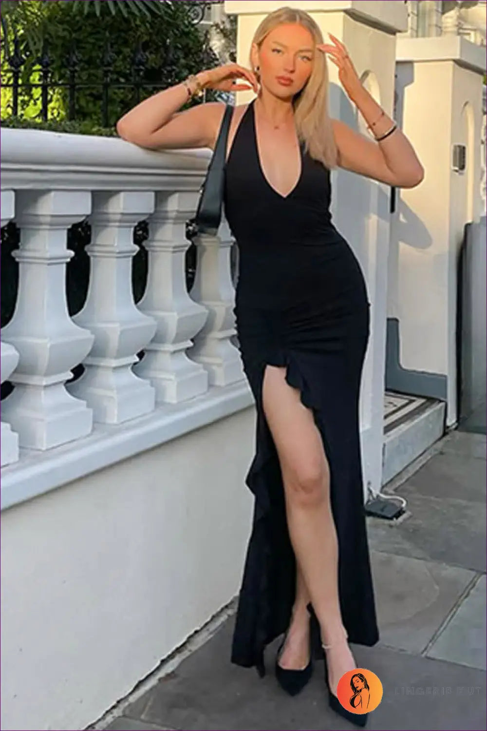 Backless Halter Maxi Dress - Effortless Evening Glamour - s / Black - Dresses - Lingerie Hut - Backless • Bodycon