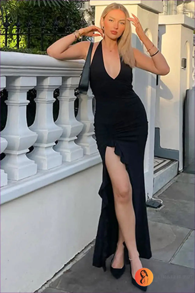 Backless Halter Maxi Dress - Effortless Evening Glamour