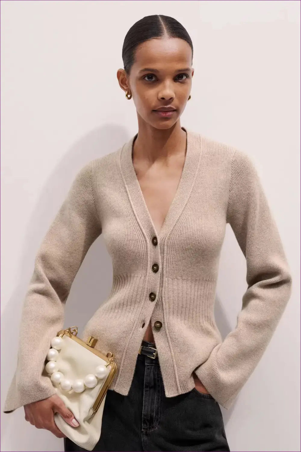 Cardigan with V-neck - Minimalist Elegance - Sweater - Lingerie Hut - All Season • Autumn • Casual • Everyday • Formal