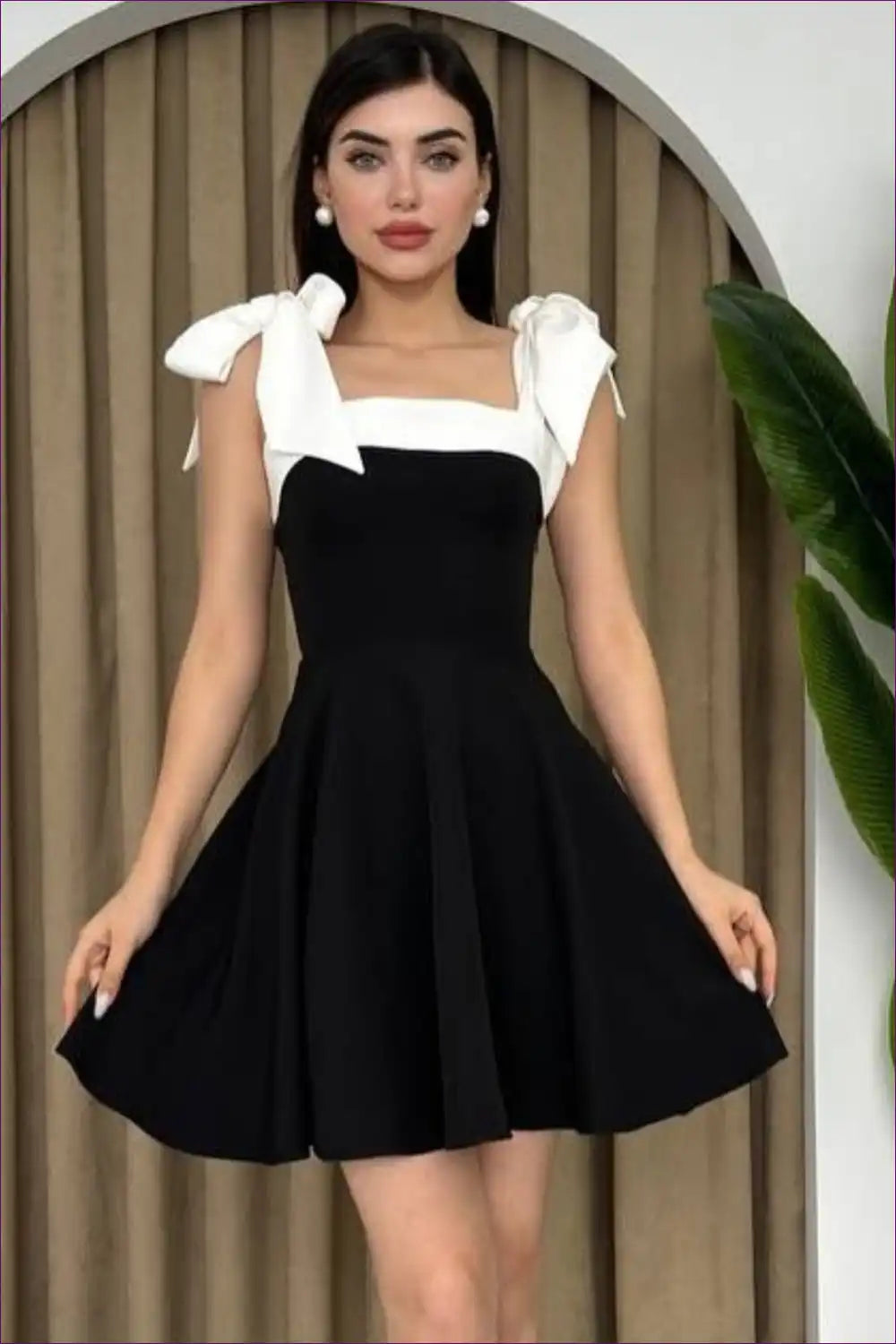 Contrast Bow Strap Mini Dress with Square Neckline for A-line, Casual, Cutout, just In,