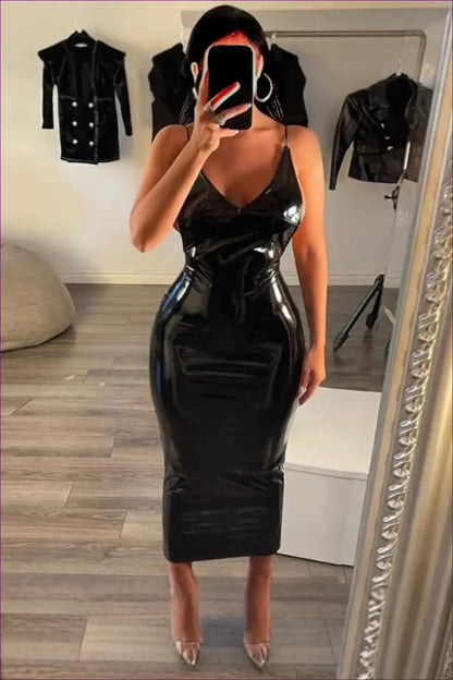 Halter Bodycon Midi Dress with Backless Cut - Sleek Evening Statement - Black / s - just in • Lingerie - Hut