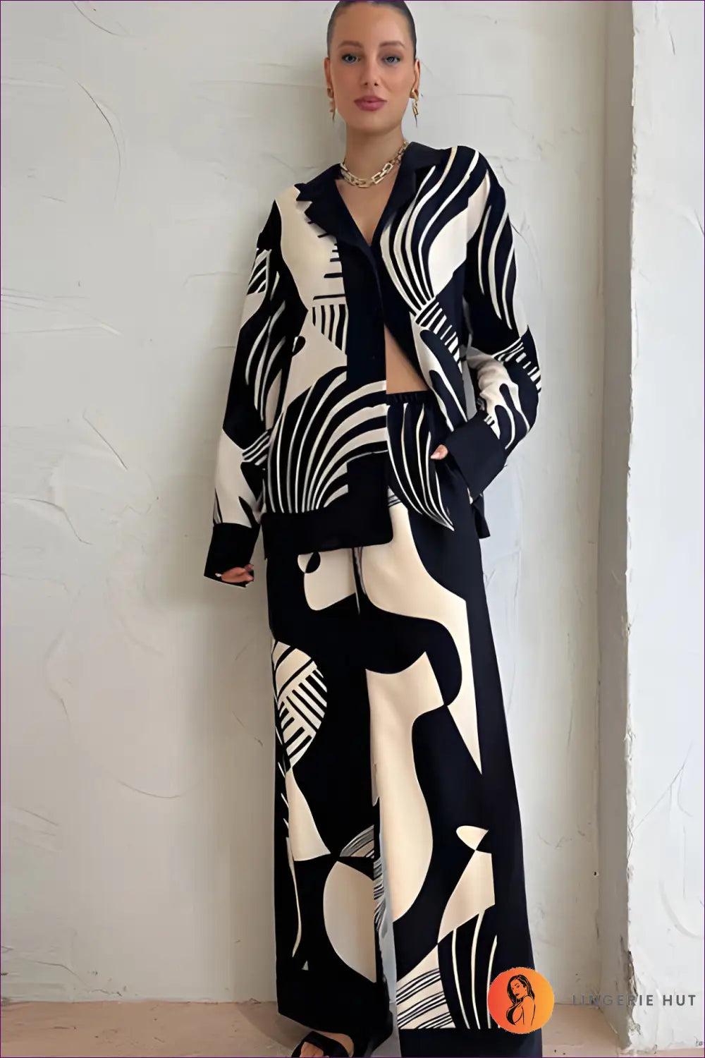 Printed Pyjama Set with Long Sleeves - Luxe Nights in - s / Black - Sleepwear & Loungewear - Lingerie Hut - Autumn